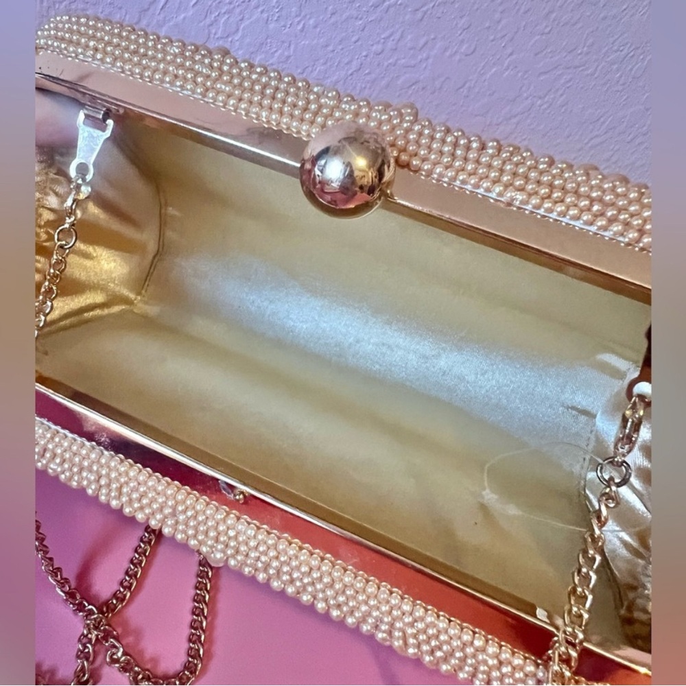 Gold Scallop Pearl Clutch Purse with Detachable Chain - Picture 9 of 12